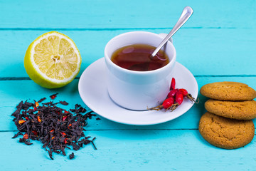 Black tea with a dogrose and oatmeal cookies