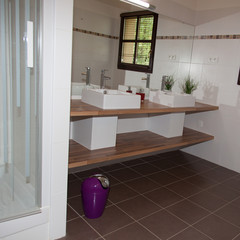 View of a spacious and elegant bathroom