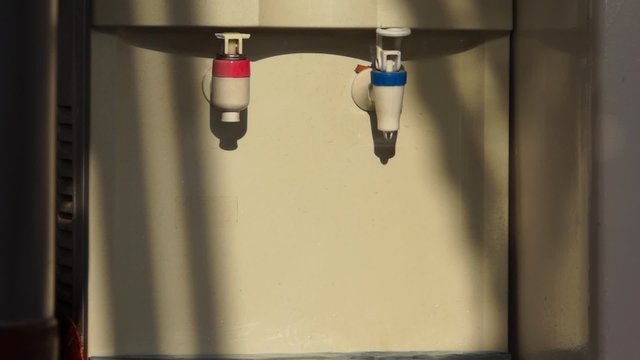 tropfender Wasserspender