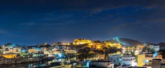 Zelfklevend Fotobehang Udaipur, evening view of the city and City Palace complex. Udaip © photoff