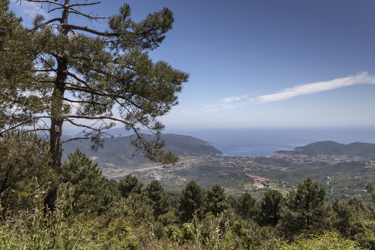 Blick vom Berg Monte Perone auf den Golfo di Campo, Elba, Toskana, Italien