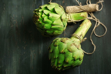 Obraz premium Artichokes on color wooden background