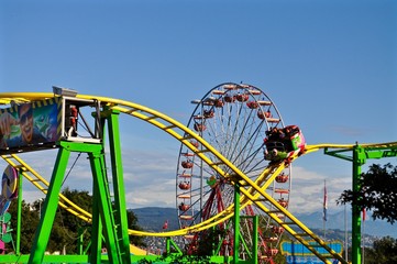 Kirmes / Chilbi am Knabenschiessen, Zürich
 mit Achterbahn und Riesenrad, 