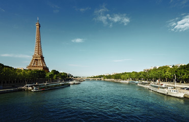 Fototapeta na wymiar Seine in Paris with Eiffel tower