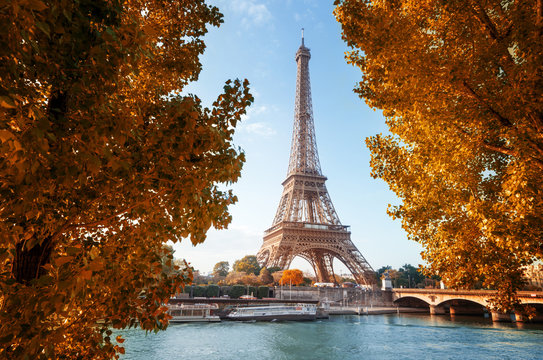 Fototapeta Seine in Paris with Eiffel tower in autumn time