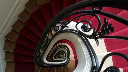 Photo sur Plexiglas Escaliers Cage d'escalier parisienne typiquement haussmanienne