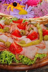 Schinkenplatte, Schinken, Tomaten, Olien, Peperoni,  Salat
