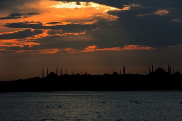 Fototapeta premium Sunset in Istanbul over the bluemosque and Hagia Sophia