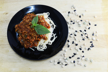 spaghetti white tomato suace

