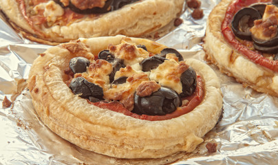 Obraz na płótnie Canvas Close up of mini pizzas with olive and cheese