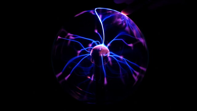 Tesla Coil - Touching Electrical Plasma Arcs and Rays (Loop)
