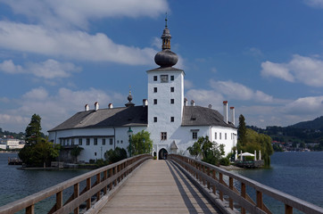 Fototapeta na wymiar Schloss Ort am Traunsee bei Gmunden - Salzkammergut