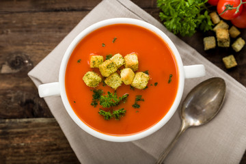 Tomatensuppe mit Croutons