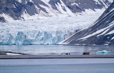 Magdalenenfjord mit Waggonwaygletscher