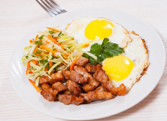 fried egg, meat and vegetable salad