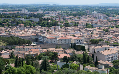 Fototapeta na wymiar Nîmes vue du ciel