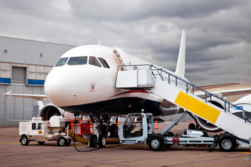 Obraz premium Refueling the airplane