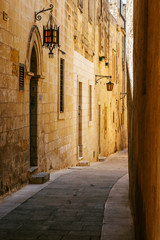 Fototapety  Starożytna wąska maltańska ulica w Mdinie
