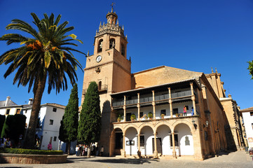 Fototapeta na wymiar Plaza Duquesa de Parcent, Iglesia de Santa María la Mayor, Ronda, España