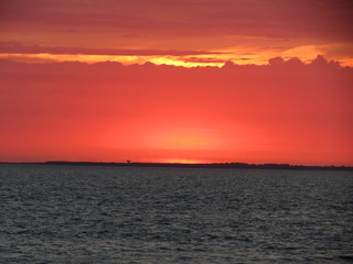 Naklejka premium Charente-Maritime - Marsilly - Ciel rouge