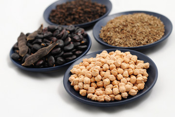 Set with chick-pea, beans, cumin and black pepper