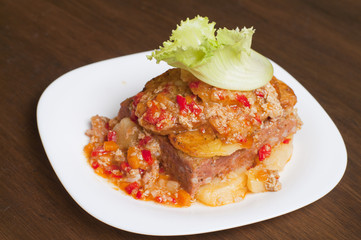 meatloaf with mashed potatoes and lettuce