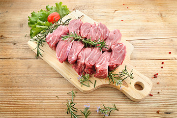 carne di maiale cruda