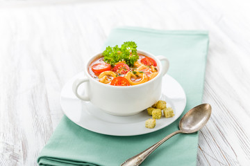 Tomatensuppe mit Nudeln