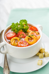 Tomatensuppe mit Nudeln