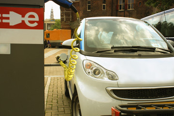 hybrid vehicle on charging