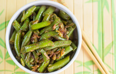 Green beans with garlic, onion and red pepper. Warm salad