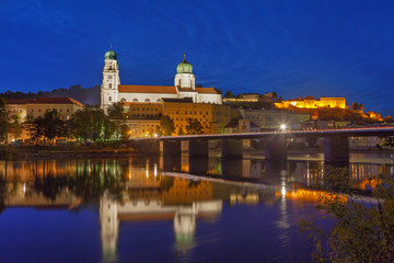Fototapeta na wymiar Marienbrucke and St. Stephan Cathedral, Passau