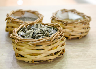 Obraz premium sunflower seeds in a small basket