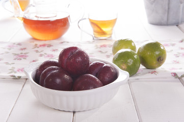 plums in a bowl 