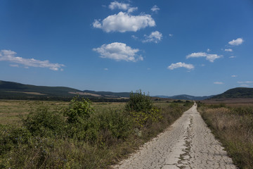 Fototapeta na wymiar Einsamer Radler im Balkangebirge