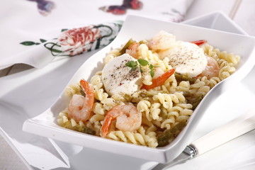 fresh shrimp with cheese and pasta  