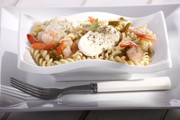 fresh shrimp with cheese and pasta  