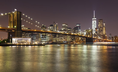 Fototapeta na wymiar Brooklyn bridge and Manhattan at night, New York City, USA.