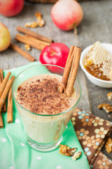 Smoothies "apple pie" with nuts and cinnamon.