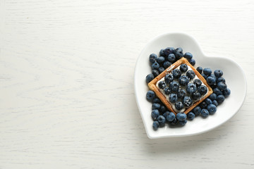Obraz na płótnie Canvas Gourmet fresh blueberry tart on plate, close up