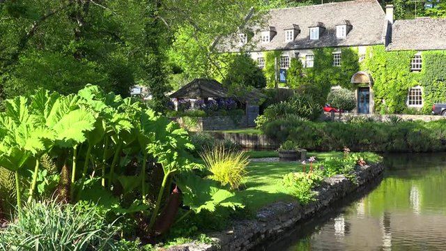 A beautiful estate surrounded by gardens and lush botanical riches in Bilbury, Engalnd.
