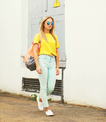 Fashion pretty young woman wearing a sunglasses and t-shirt with