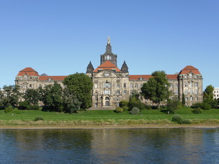 Fototapeta na wymiar Sächsische Staatskanzlei in Dresden
