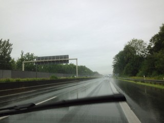 Fahrt auf der Autobahn A42 