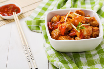 Fried chicken pieces in batter with sweet and sour sauce