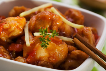 Fried chicken pieces in batter with sweet and sour sauce