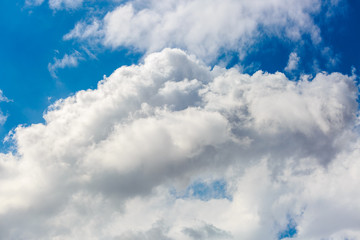 Obraz premium Bright fluffy clouds