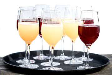 Drinks auf einem Tablett