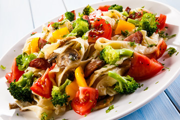 Pasta with sausages and vegetables 