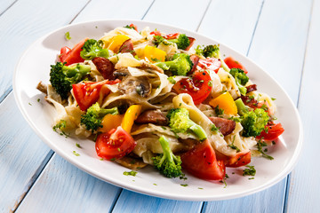 Pasta with sausages and vegetables 